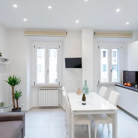 Domus Aurea2 A Stone's Throw From The Colosseum 아파트