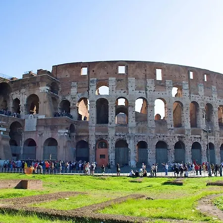 Domus Aurea2 A Stone's Throw From The Colosseum Appartement